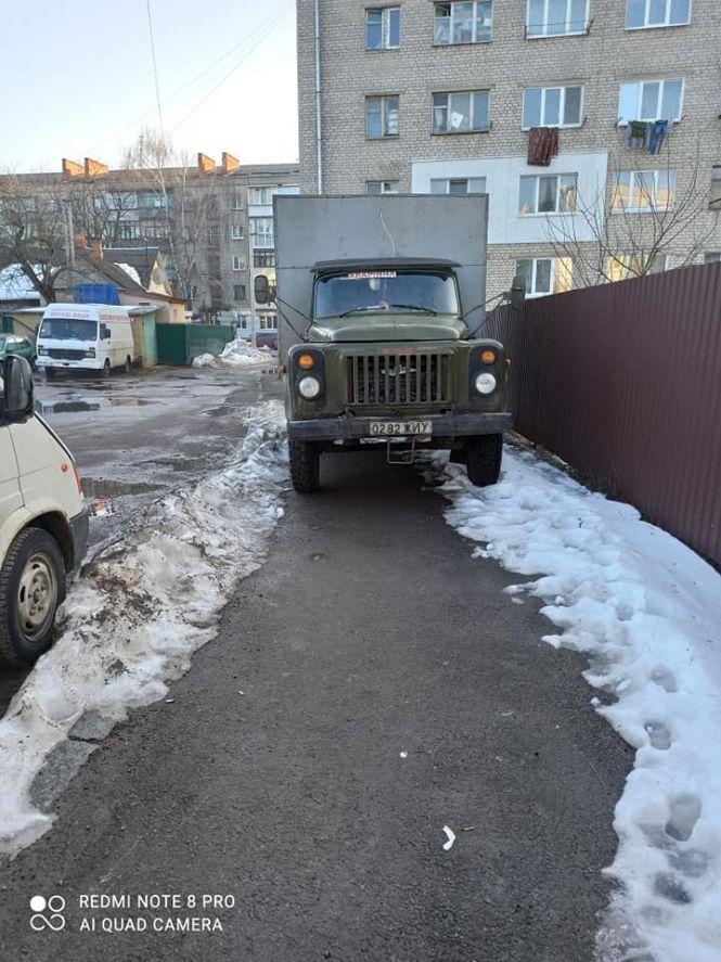 «Герої» житомирських парковок або Я їжджу, ніби купив права, фото №4 на сайті 20minut.ua