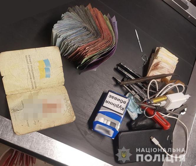 У Житомирі на Крошні чоловік обчистив автомат з продажу  питної води, фото №1 на сайті 20minut.ua