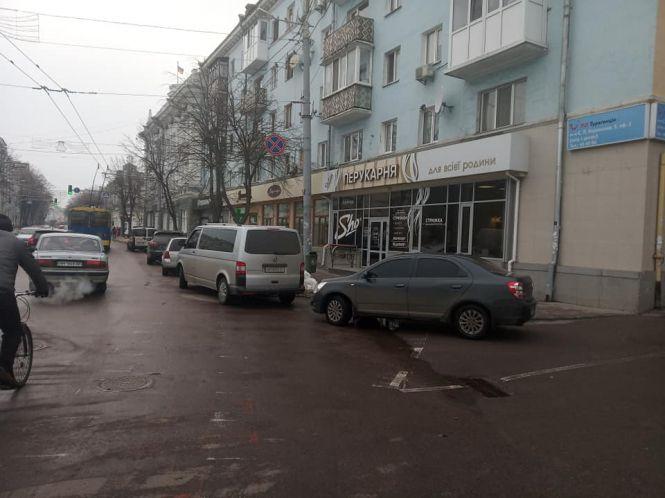 «Герої» житомирських парковок або Я їжджу, ніби купив права, фото №3 на сайті 20minut.ua