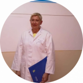 Дівчина, яку школярка ставила на коліна в туалеті, хоче публічного вибачення. Що каже психолог?, фото №1 на сайті 20minut.ua