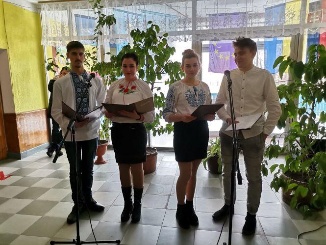 Пиріжки, піца, кекси та тістечка: в училищі влаштували благодійний ярмарок, фото №1 на сайті 20minut.ua