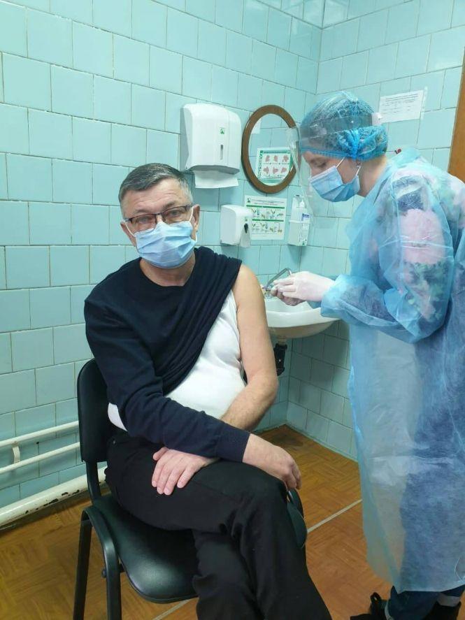 На Тернопільщині першу дозу вакцини від коронавірусу отримали 310 медпрацівників, фото №1 на сайті 20minut.ua