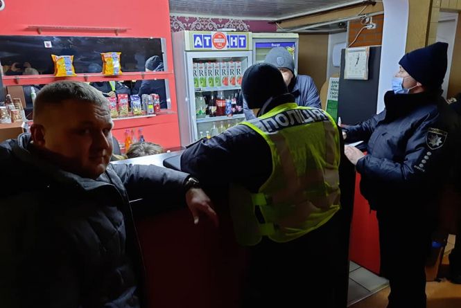 «Зроблю фото в вашому гральному закладі»: як у Калинівці журналісти закрили ігрові автомати