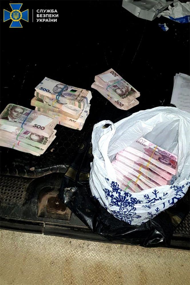 Податківець, якого викрили на хабарі в мільйон, добу був у розшуку. Щойно прийшов до слідчого сам (ОНОВЛЕНО), фото №1 на сайті 20minut.ua