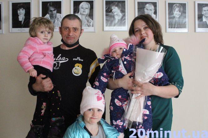 Новини Тернополя - фото з Нагодуй, доглянь... Як це мати аж дев’ять дітей, розповідають матері-героїні (ФОТО) Нагодуй, доглянь... Як це мати аж дев’ять дітей, розповідають матері-героїні (ФОТО), фото №2 на сайті 20minut.ua