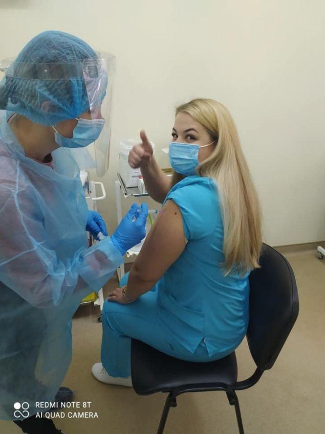 Новини Тернополя - фото з На Тернопільщині від COVID-19 вакцинували медиків ще п'яти закладів На Тернопільщині від COVID-19 вакцинували медиків ще п'яти закладів, фото №2 на сайті 20minut.ua