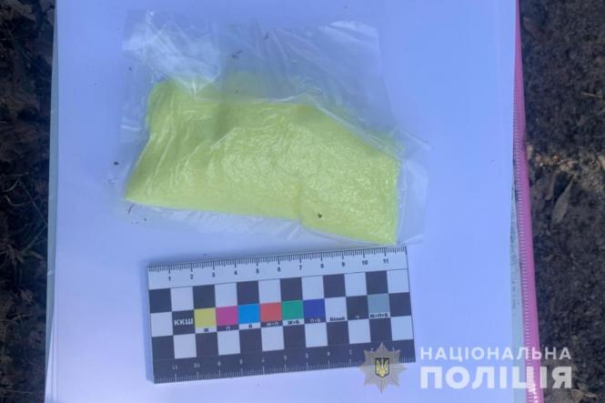 Новини Вінниці - фото з У Лісопарку затримали 30-річного вінничанина з прекурсором амфетаміну У Лісопарку затримали 30-річного вінничанина з прекурсором амфетаміну, фото №2 на сайті 20minut.ua