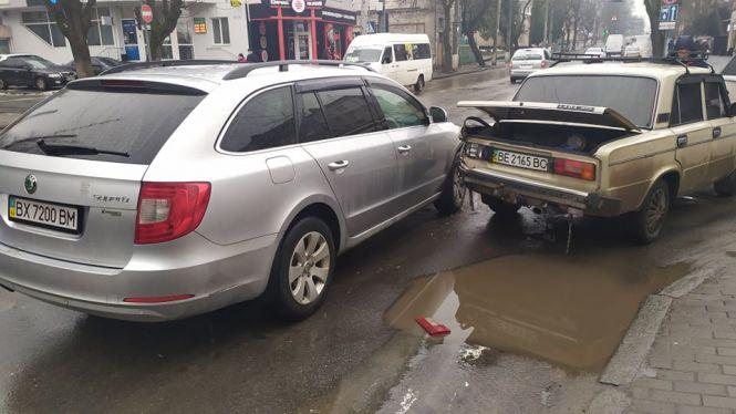 Кам’янецька потонула в заторах через потрійну ДТП (ФОТО), фото №3 на сайті vsim.ua