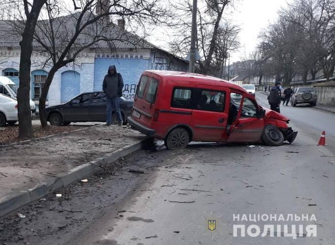 Новини Вінниці - фото з У Жмеринці 27-річний водій на «Опелі» врізався в дерево. Постраждала пасажирка У Жмеринці 27-річний водій на «Опелі» врізався в дерево. Постраждала пасажирка, фото №1 на сайті 20minut.ua