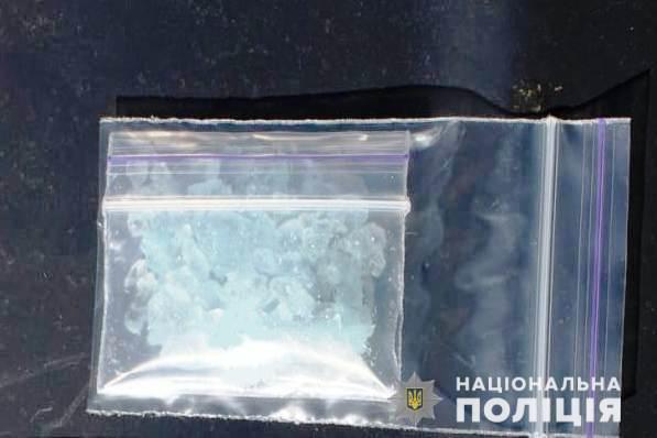 У Гайсині водій легковика перевозив наркотики PVP-сіль. Поліція з'ясовує деталі, фото №1 на сайті 20minut.ua
