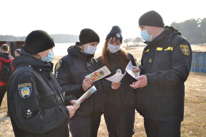 Новини Житомира - фото з У житомирському гідропарку поліцейські і рятувальники провели профілактичний весняний рейд У житомирському гідропарку поліцейські і рятувальники провели профілактичний весняний рейд, фото №1 на сайті 20minut.ua