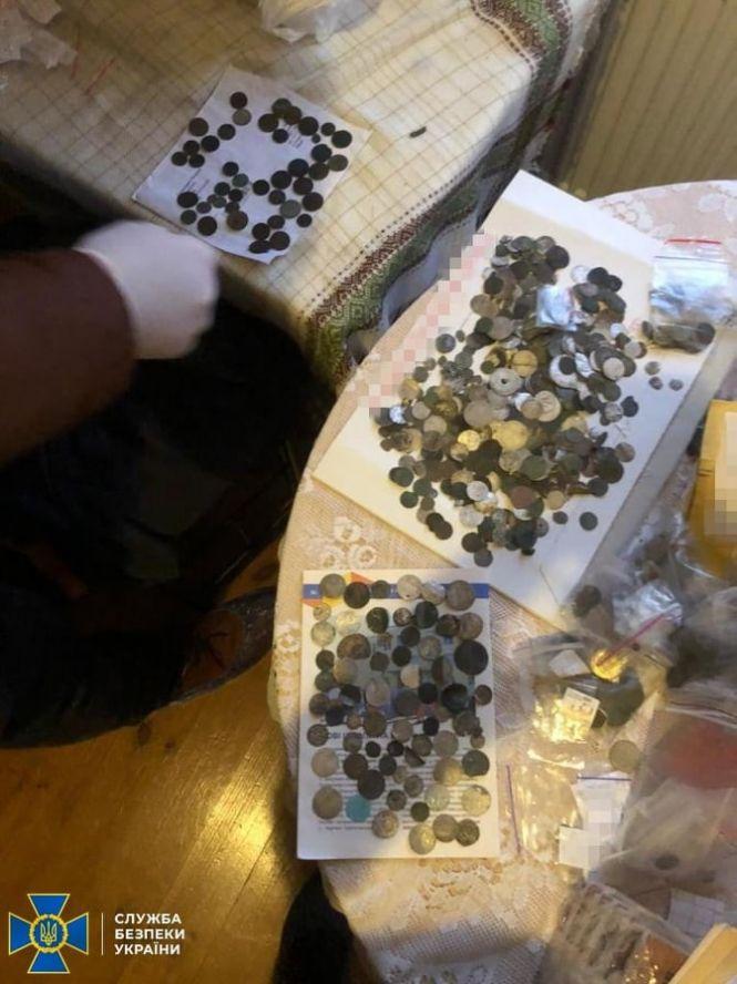 Новини Хмельницького - фото з Контрабанда на мільйон. Хмельничанин продавав за кордон колекційні монети Контрабанда на мільйон. Хмельничанин продавав за кордон колекційні монети, фото №1 на сайті vsim.ua