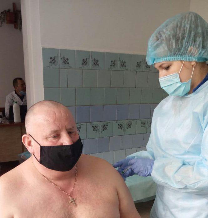 Новини Тернополя - фото з Тернополяни уже активно вакцинуються від COVID залишками вакцин. Куди звертатися?