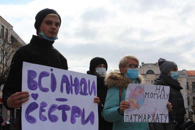 Новини Вінниці - фото з «Квіти — клумбам, права — жінкам». Репортаж з вінницької акції за права жінок