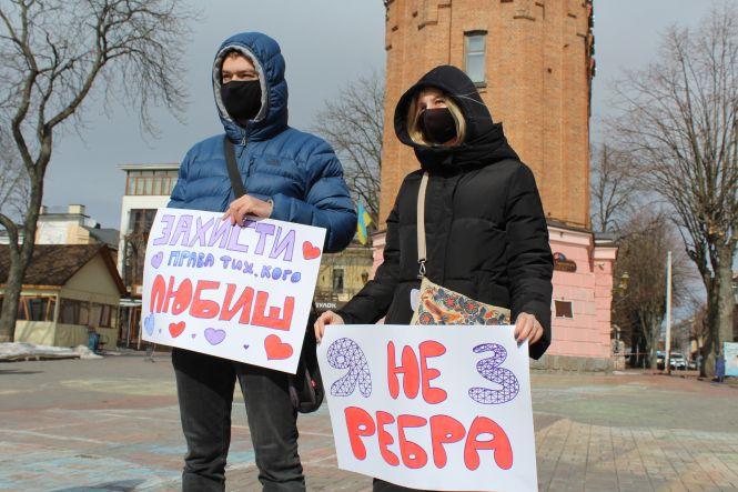 Новини Вінниці - фото з «Квіти — клумбам, права — жінкам». Репортаж з вінницької акції за права жінок