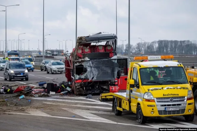 Новини Хмельницького - фото з ДТП з автобусом у Польщі: серед загиблих житель Хмельниччини