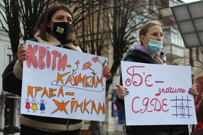 Новини Вінниці - фото з «Квіти — клумбам, права — жінкам». Репортаж з вінницької акції за права жінок