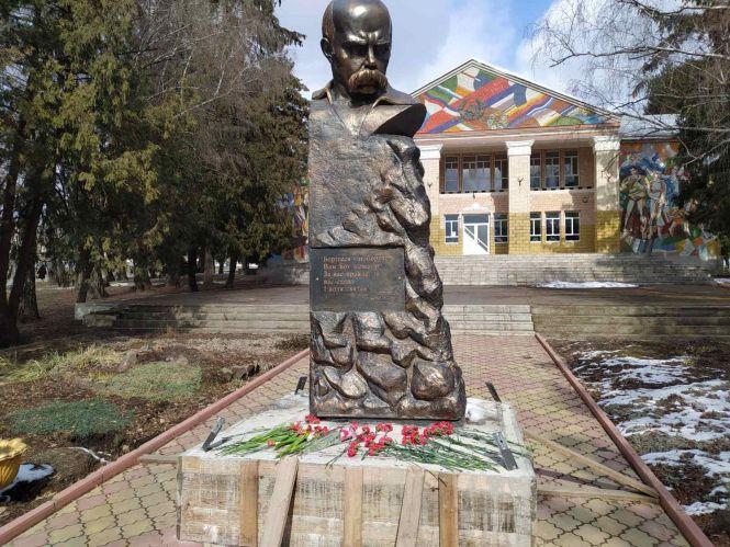 Новини Вінниці - фото з «Леніну можна, а Кобзареві ні?». Як встановлювали пам’ятник Тарасу Шевченку у селі Війтівка