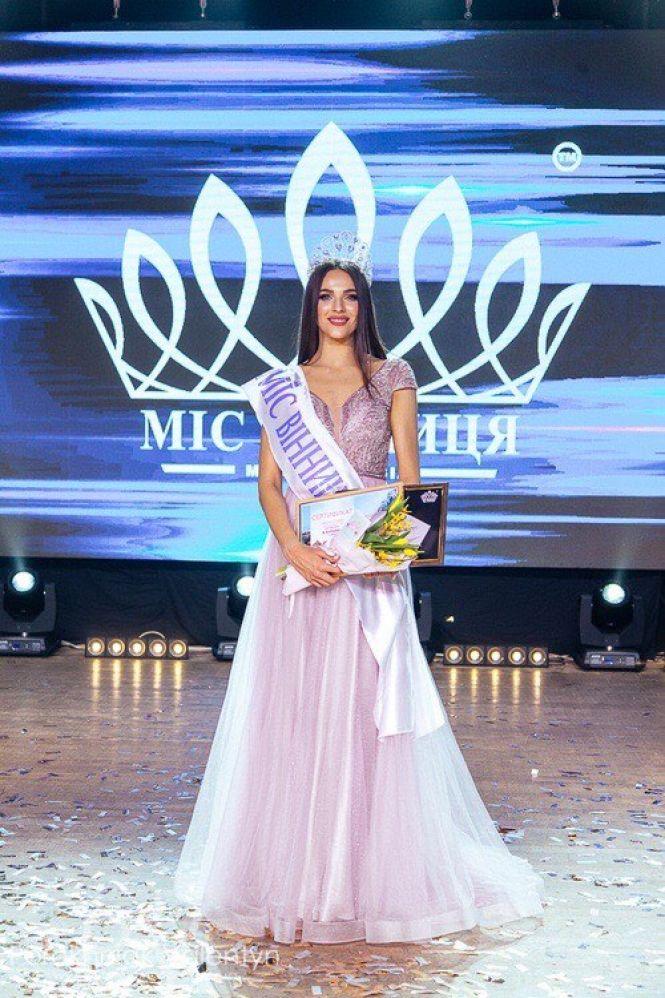 Новини Вінниці - фото з «Міс Вінниця 2021» Вікторія Гелитюк: про титул, плани на майбутнє і девіз «бути переможцем по життю»