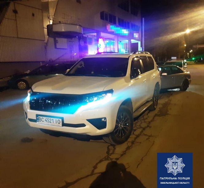 Новини Хмельницького - фото з Пошкодили чужі авто та втекли геть. У Хмельницькому шукають свідків 5 ДТП