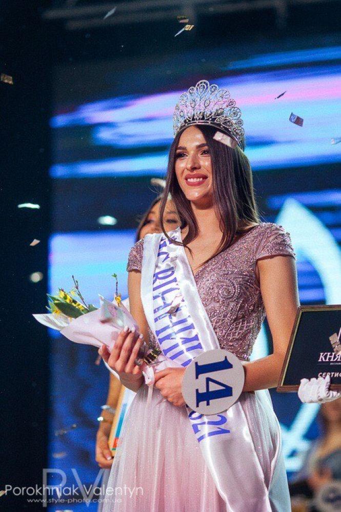 Новини Вінниці - фото з «Міс Вінниця 2021» Вікторія Гелитюк: про титул, плани на майбутнє і девіз «бути переможцем по життю»