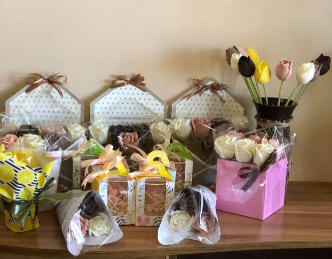 Новини Тернополя - фото з ЇЇ квіти можна їсти, їх замовляють по всій Україні. Як кременчанка із медика стала кондитером