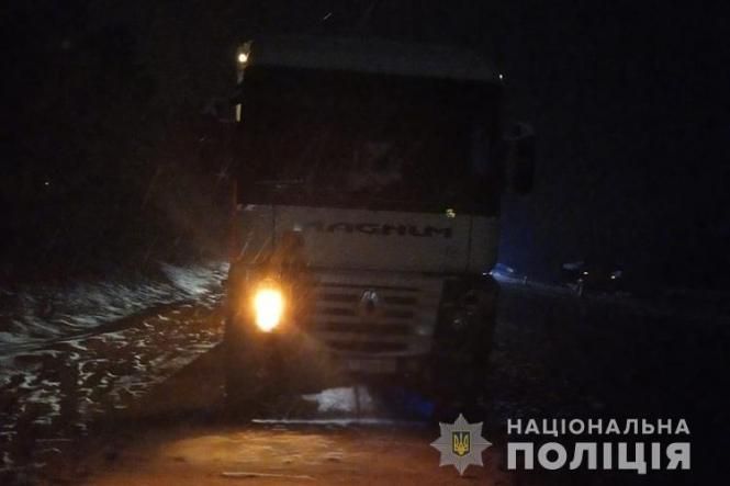 Новини Тернополя - фото з Смертельна ДТП на Тернопільщині: не розминулись Daewoo та вантажівка. Одна людина загинула, двоє травмовані