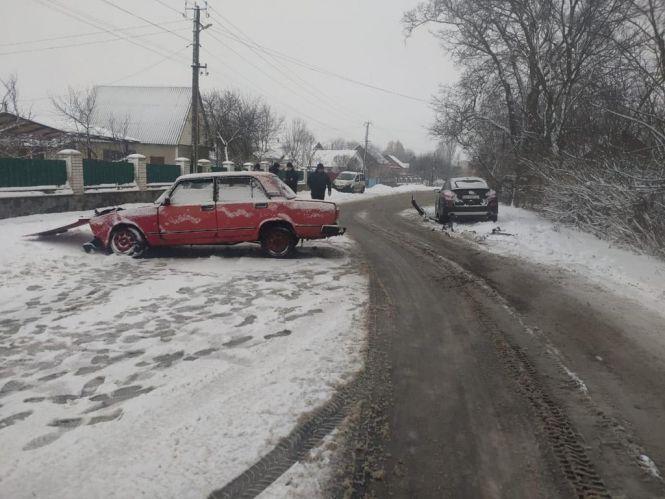 Новини Хмельницького - фото з На Хмельниччині «ВАЗ» врізався у «Honda». Водій в лікарні