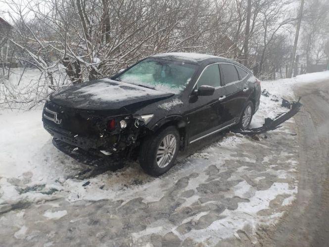 Новини Хмельницького - фото з На Хмельниччині «ВАЗ» врізався у «Honda». Водій в лікарні