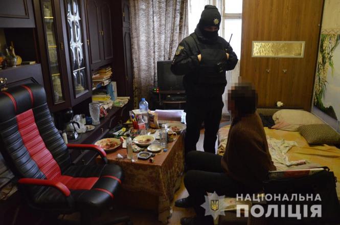 Новини Житомира - фото з Вбивство у Житомирі: у багатоповерхівці знайшли застреленим 39-річного чоловіка