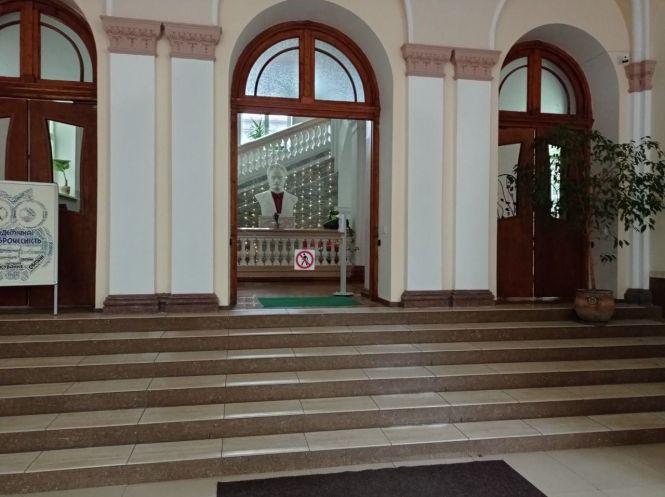 Новини Тернополя - фото з "Вчителька накинулася на учня у школі". Що сталося у тернопільській гімназії?