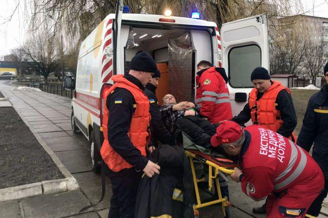 Новини Хмельницького - фото з На Хмельниччині перехожі врятували чоловіка, який впав у річку (ВІДЕО)