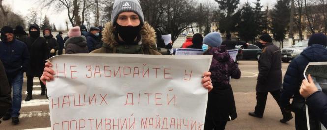 У Житомирі жителі будинків на вулиці Героїв Десантників знову вийшли на протест проти забудови