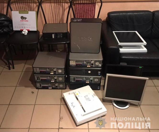 Новини Вінниці - фото з У Немирові поліція закрила нелегальні автомати, які працювали в кафе