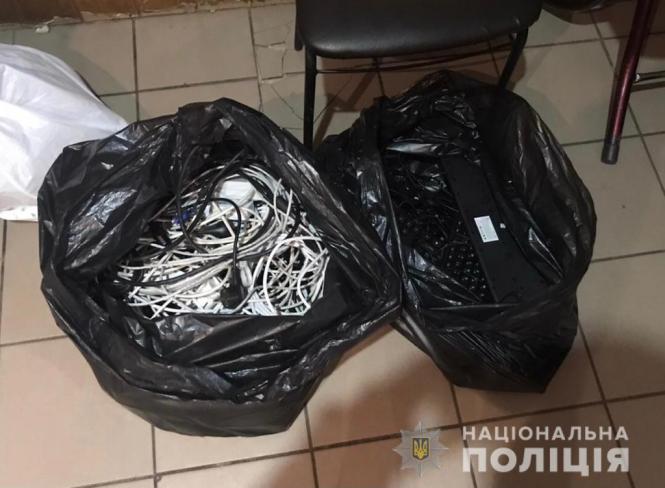 Новини Вінниці - фото з У Немирові поліція закрила нелегальні автомати, які працювали в кафе