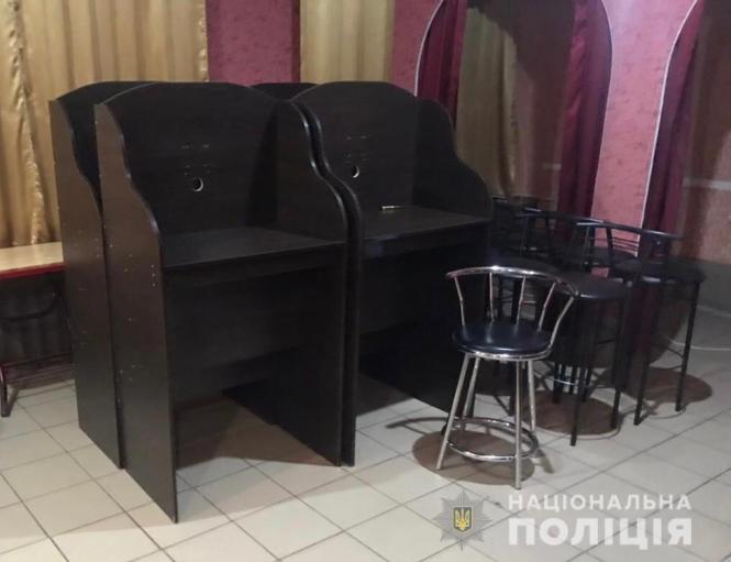 Новини Вінниці - фото з У Немирові поліція закрила нелегальні автомати, які працювали в кафе