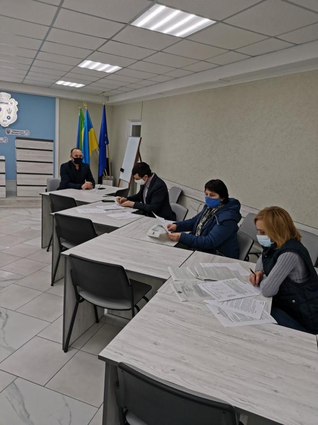 Возможно, это изображение (одна або кілька осіб та у приміщенні)