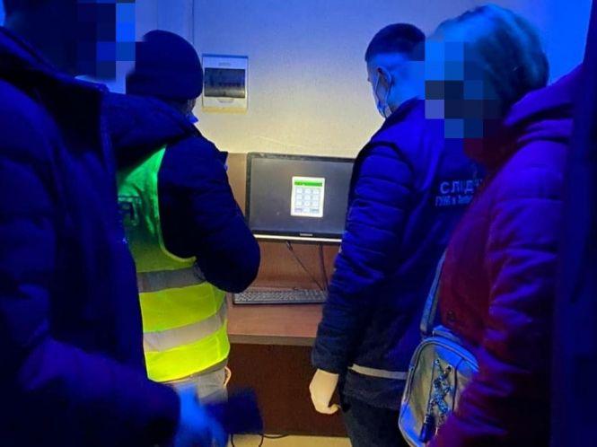 Новини Хмельницького - фото з Нелегальний гральний зал накрили у Кам'янці-Подільському (ФОТО)