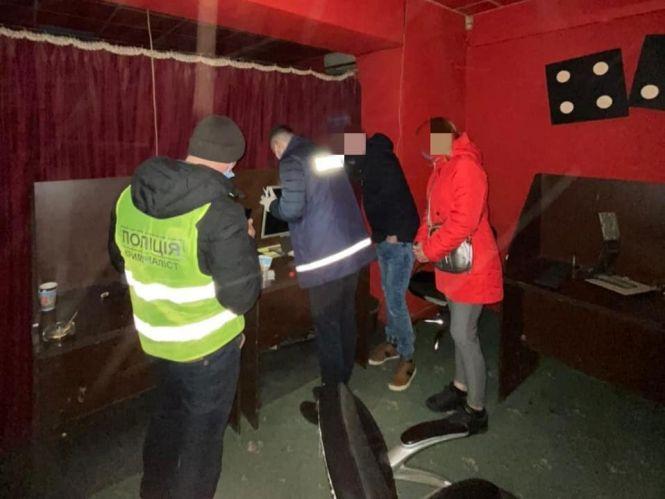Новини Хмельницького - фото з Нелегальний гральний зал накрили у Кам'янці-Подільському (ФОТО)