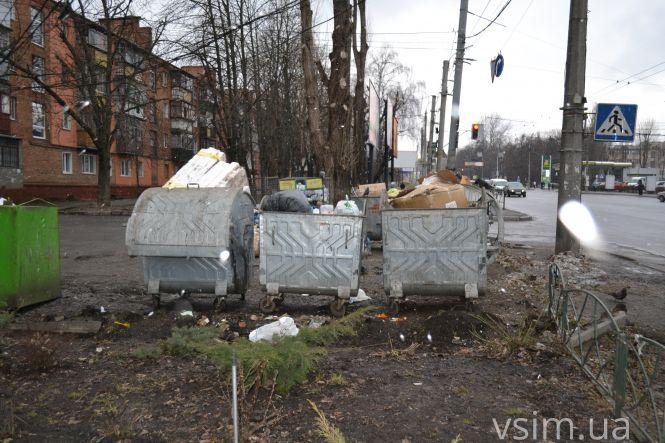 Новини Хмельницького - фото з На проспекті Миру зникла стінка, яка закривала сміттєві баки. Що сталося (ФОТО)