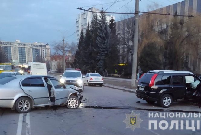 Новини Вінниці - фото з Смерті від COVID-19 та аварія в Польщі: важливе за 22 березня на 20minut.ua На Келецькій зіткнулися Nissan та Skoda. Постраждали дві людини