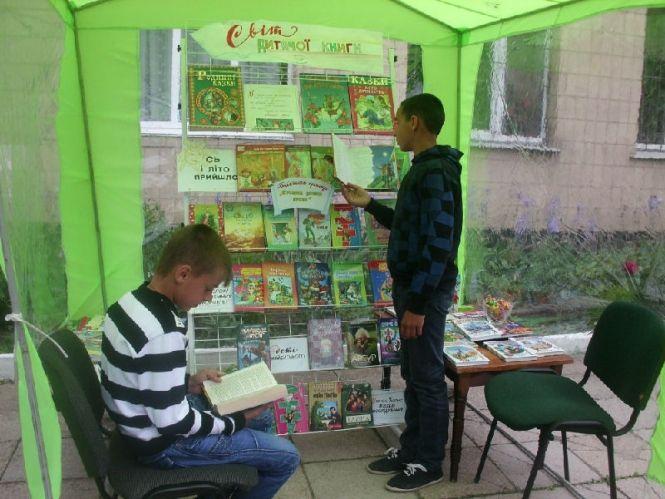 Новини Вінниці - фото з «Ви маєте звільнити приміщення!» Колектив бібліотеки опинився на вулиці без зарплати