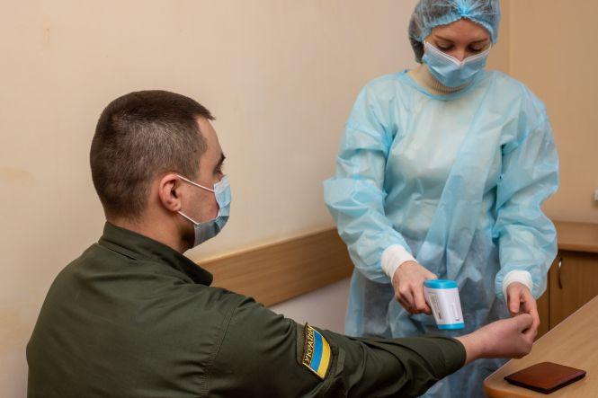 Новини Хмельницького - фото з Хмельницькі прикордонники отримали перші щеплення від COVID-19 (ВІДЕО)