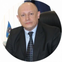 Новини Вінниці - фото з На «лівих» номерах і з карабіном всередині. Що за Lаnd Cruiser стоїть на парковці структури МВС?