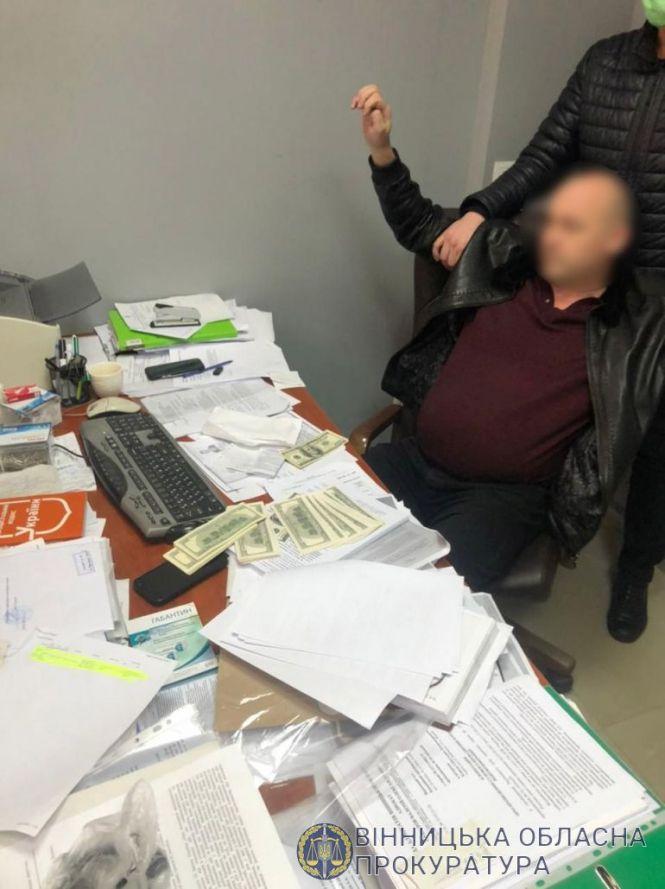 Новини Вінниці - фото з Вінницький адвокат попався на хабарі у 15 тисяч доларів США. За що взяв гроші?