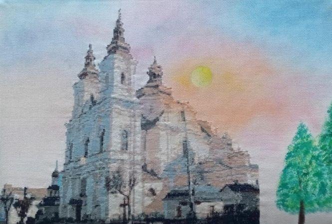 Новини Вінниці - фото з З любов'ю до рідного міста, або Як студентки вишивали книгу про Вінницю