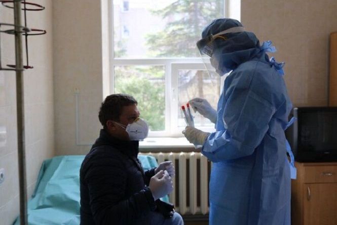 За добу госпіталізували понад п'ять тисяч людей. Дані про COVID-19 на 28 березня