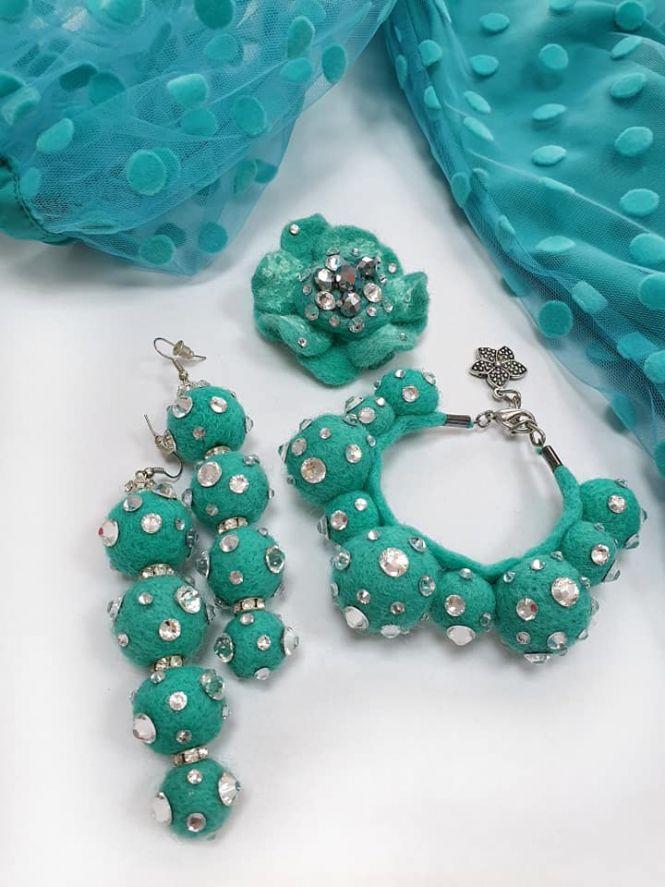 Новини Вінниці - фото з Куртки з обличчям, кото-рюкзаки, прикраси з вовни, або як може хобі стати професією