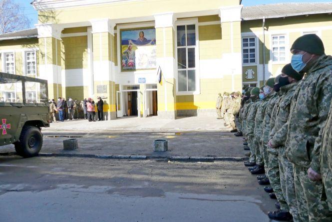 Новини Хмельницького - фото з У Кам'янці попрощалися із загиблим на Донбасі підполковником Ковалем (ФОТО)