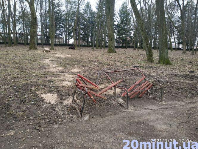 Новини Тернополя - фото з Дубль 2, або Вони обіцяли. Як навели порядок у "Старому парку" після публікації на "20 хвилин" (ФОТО)